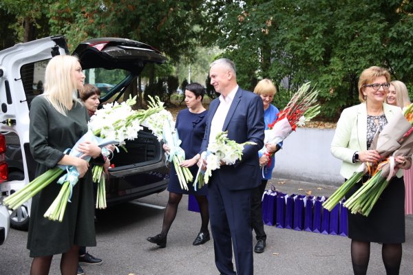 Profesinės dienos proga pasveikinti rajono mokytojai