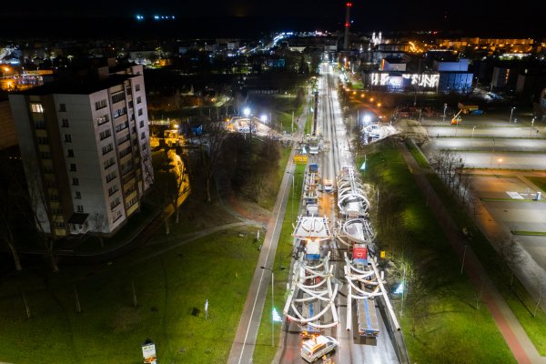 Jonavą pasiekė pėsčiųjų tilto konstrukcijos