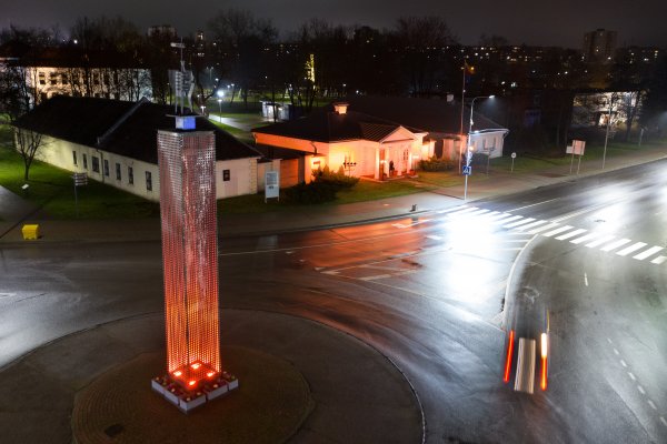 Jonava nušvito oranžine spalva