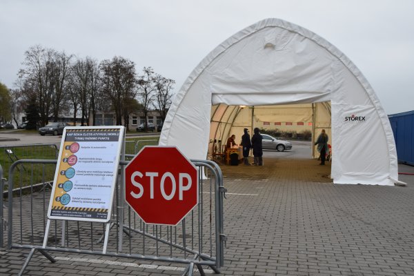 Jonavoje pradėjo veikti mobilus Covid-19 testavimo punktas