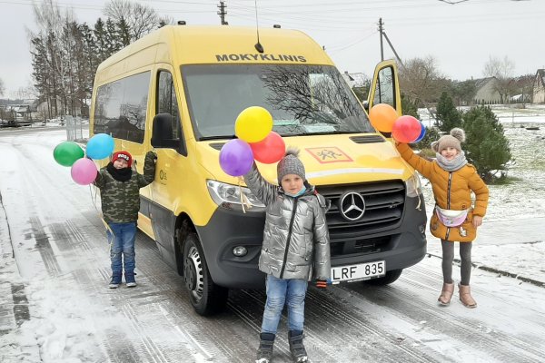 Kalėdinė dovana – mokyklinis autobusas