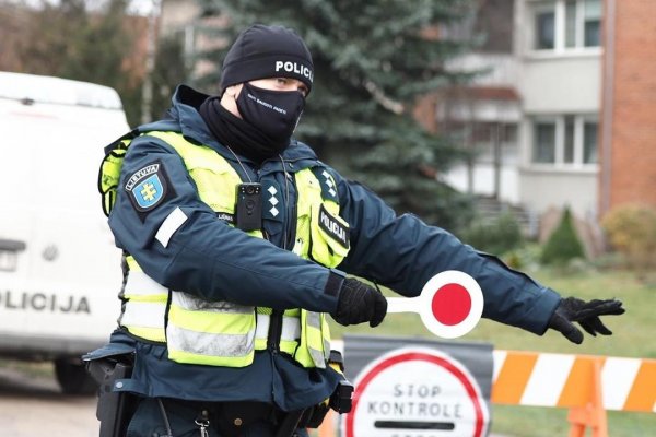 Policija atnaujina judėjimo ribojimų kontrolę