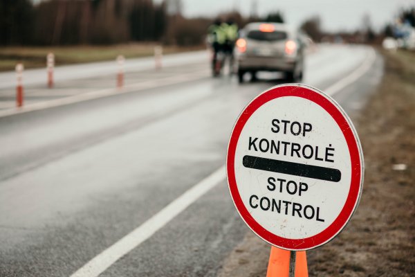 Karantinas ir judėjimo ribojimai pratęsiami dar mėnesiui