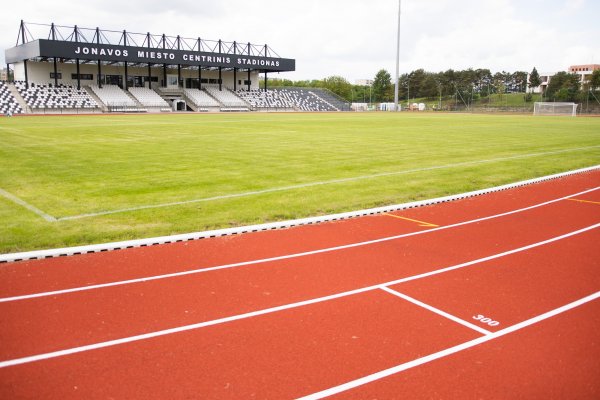 Bus atidaromas rekonstruotas Jonavos miesto stadionas