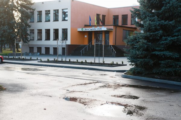 Skelbiami konkursai į „Lietavos“ mokyklos ir dviejų darželių direktorių pareigas