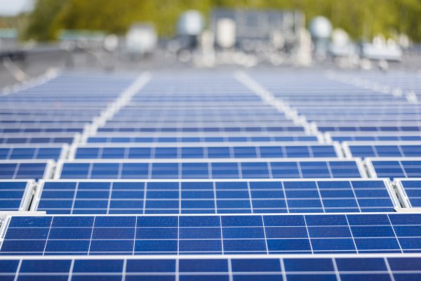 Saulės elektrinę socialiai remtini gyventojai gali įsirengti nemokamai