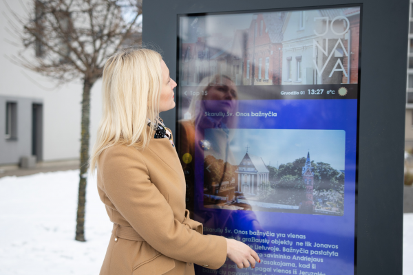 Jonavos centre įrengtas informacinis stendas turistams