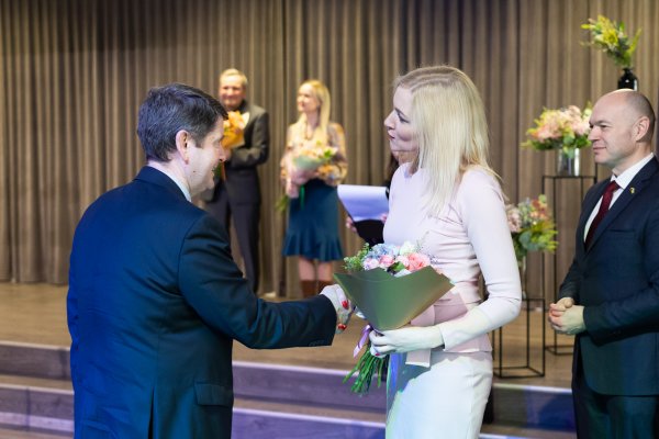 Profesinės šventės proga pasveikinti Jonavos medikai
