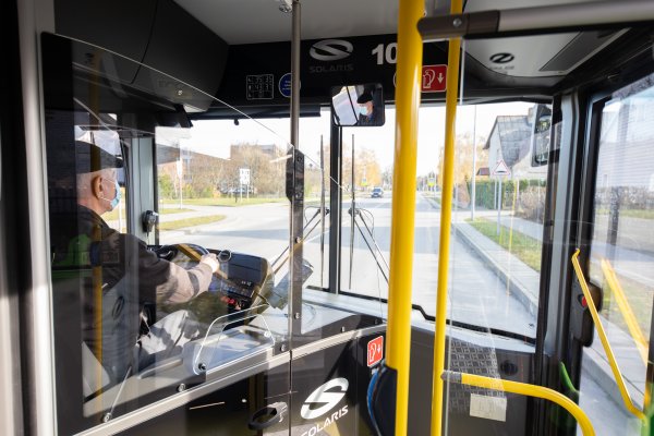 „Jonavos autobusais“ ukrainiečius siūlo vežti nemokamai