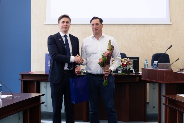 Pasveikinti apdovanojimus pelnę Jonavos verslo atstovai