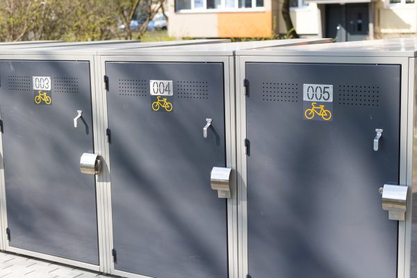 Kviečia naudotis dviračių saugyklomis prie autobusų stoties 