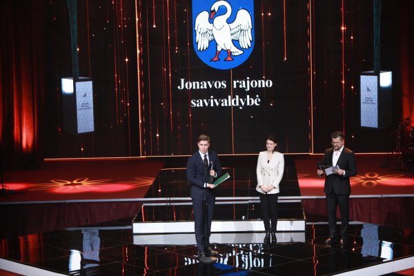 Jonavos rajono savivaldybei – „Auksinės krivūlės“ apdovanojimas