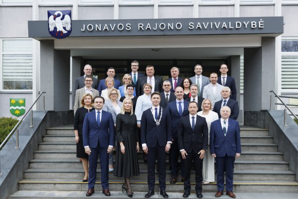 Prisiekė naujai išrinkta Jonavos rajono savivaldybės taryba ir meras