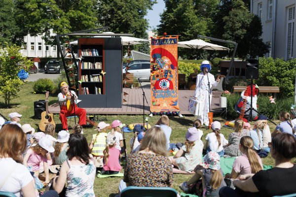 Viešoji biblioteka kviečia atostogauti Knygų terasoje
