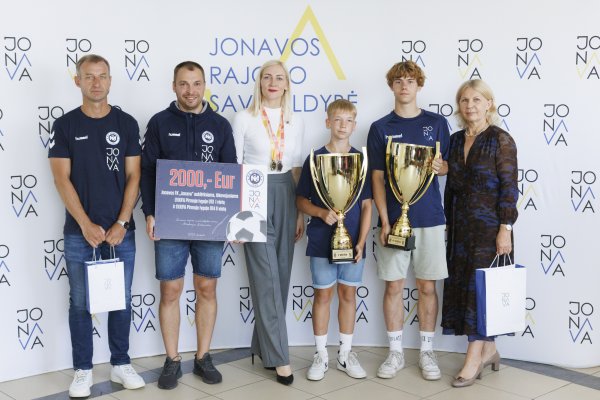 Pasveikintos FK Jonava U-13 ir U-14 komandos užėmusios prizines vietas