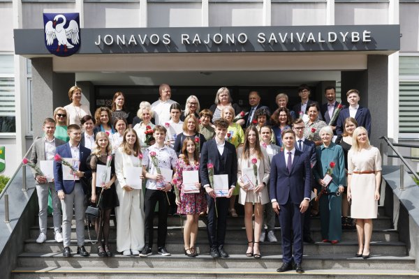 Rajono vadovai pasveikino rekordinį būrį šimtukininkų