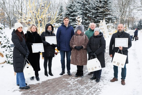 Apdovanoti „Auksinės girios“ eglučių kūrėjai