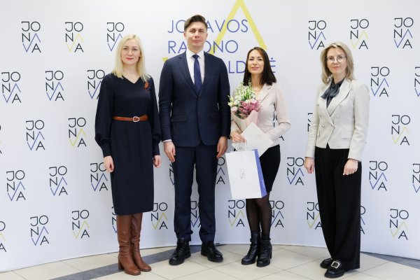 Rajono vadovai pasveikino VSB „Metų specialistę“ I. Danielę