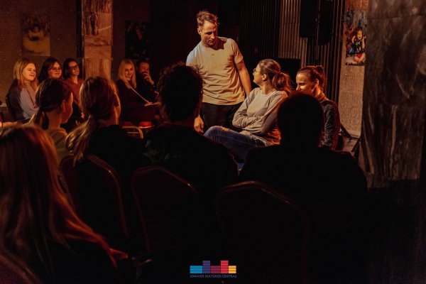 Kraštiečiui R. Kleziui įteiktas prestižinis „Auksinio scenos kryžiaus“ apdovanojimas