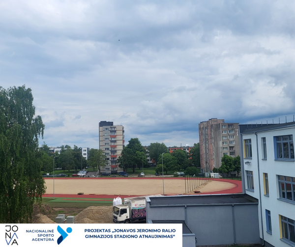 Įgyvendinamas projektas „Jonavos Jeronimo Ralio gimnazijos stadiono atnaujinimas“