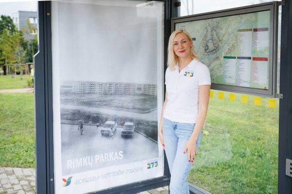 Jonava kviečia į kelionę laiku: archyvinių nuotraukų ekspozicija miesto stotelėse 