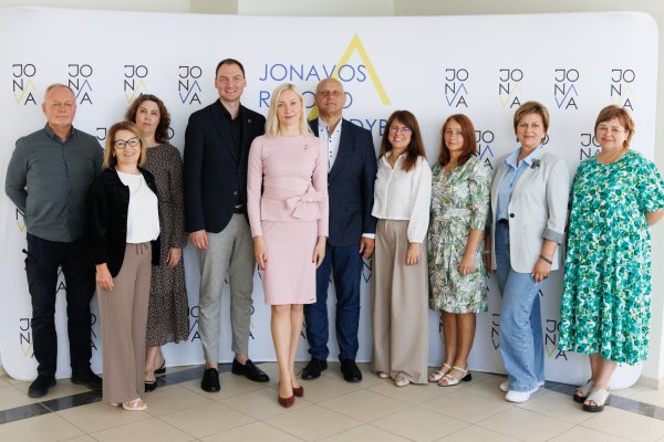Jonavoje lankėsi Utenos rajono savivaldybės delegacija: domėjosi mokinių pavėžėjimo patirtimi