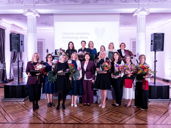 Jonavos rajono socialinių paslaugų centro padalinio - Globos centro vedėjai Agnei Krajašienei –...