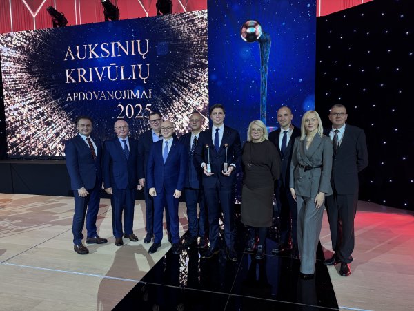 Įteikti svarbiausi savivaldybių apdovanojimai  – „Auksinių krivūlių“ statulėlės