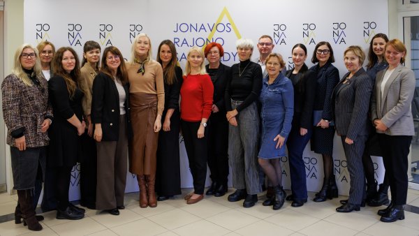 Jonavos rajono savivaldybėje aptarta lyčių lygybės politika ir smurto artimoje aplinkoje prevencija