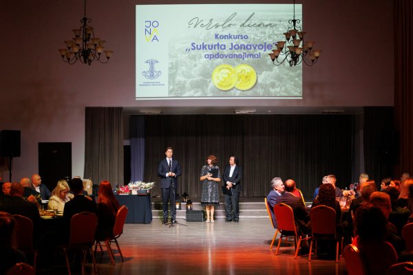 Jonavoje paminėta „Verslo diena 2025“ – įteikti apdovanojimai