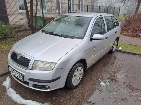 PAKARTOTINIS automobilio Škoda Fabia (valst. Nr. CGR016) pardavimas viešo aukciono būdu