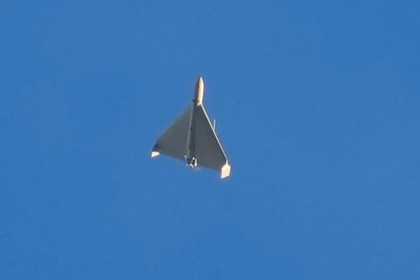Kaip elgtis pastebėjus droną, gavus perspėjimą apie oro pavojų ar radus įtartiną daiktą?
