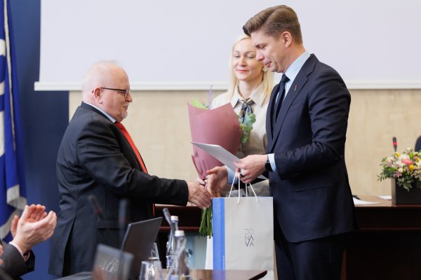 Įvertinti nusipelnę Jonavos medikai